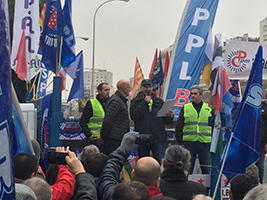 Policías locales protestaron en Madrid ante el retraso injustificado del decreto que adecuará su jubilación con otros cuerpos de seguridad y emergencias